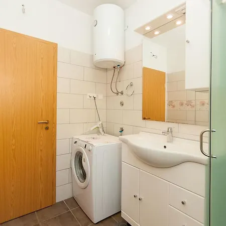 Apartment Lucic Omis