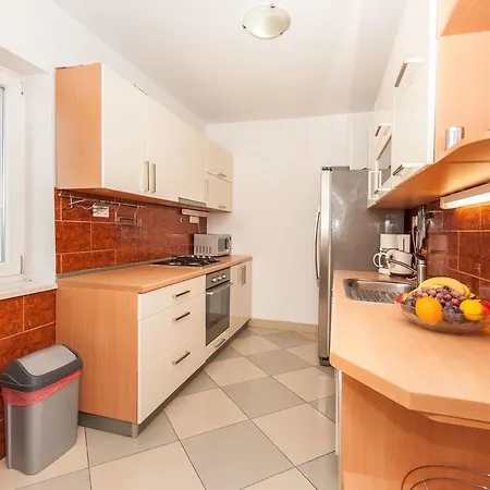 Apartment Lucic Omis