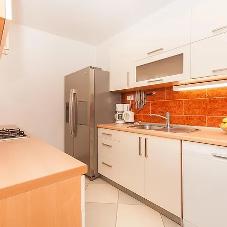 Apartment Lucic *
