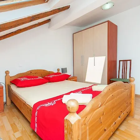 Apartment Lucic Omis